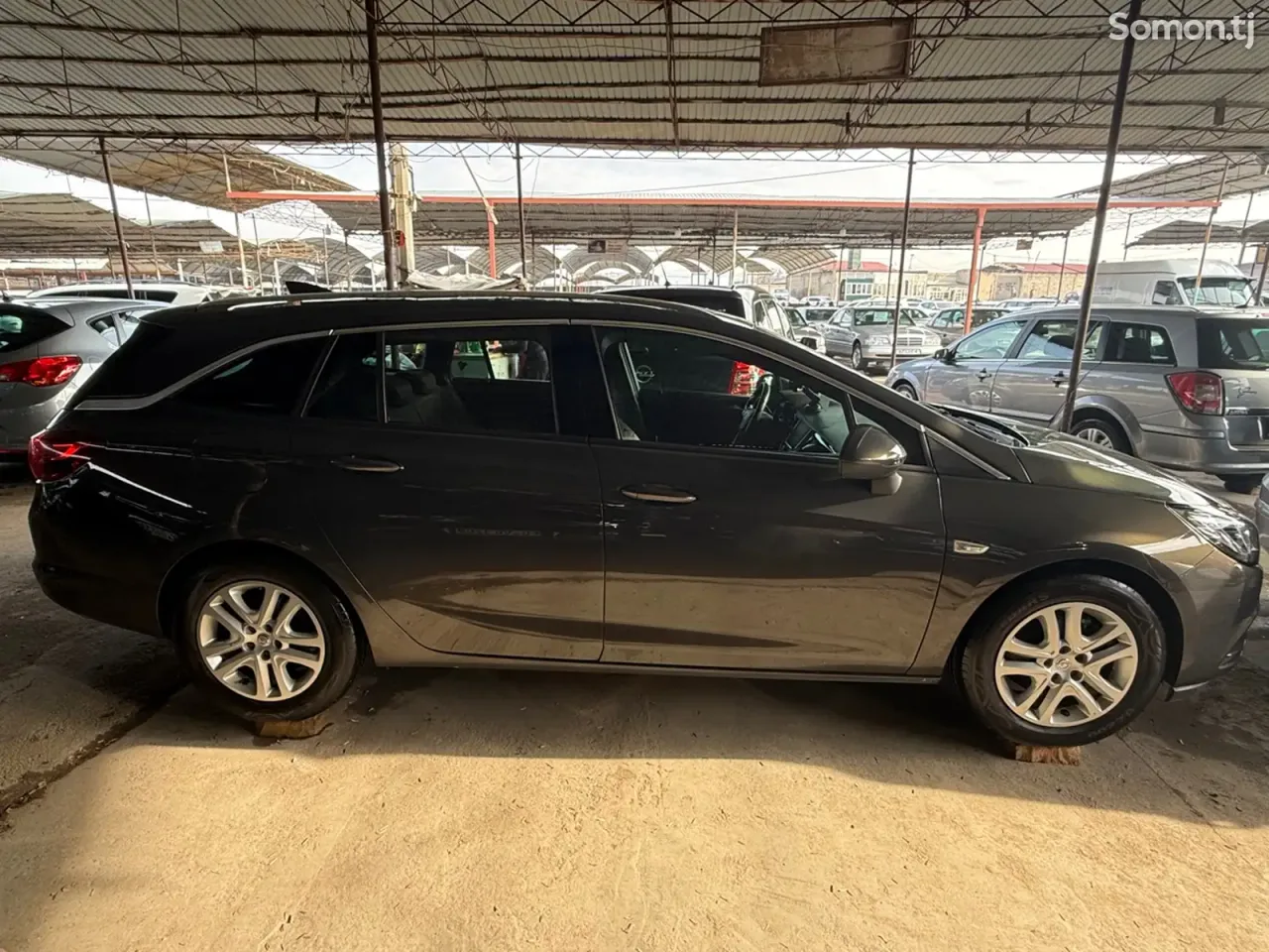 Opel Astra K 2016 · 1.6 AT