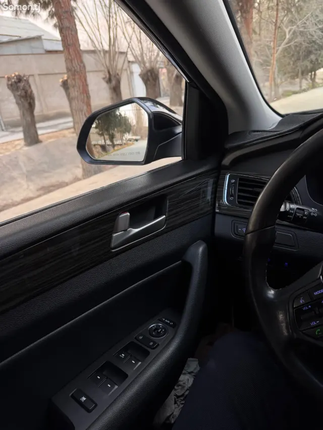 Hyundai Sonata 2015 · 2.0 AT