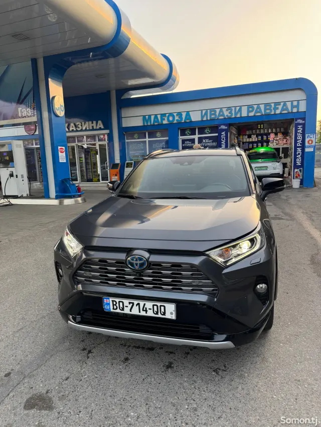 Toyota RAV 4 2021 · 2.5 AT