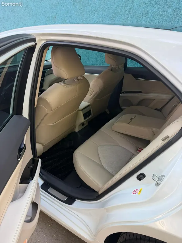 Toyota Camry 2018 · 2.5 AT