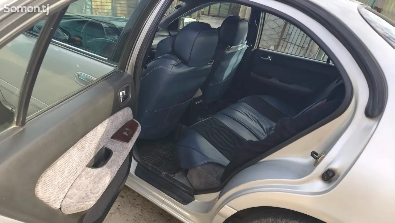 Nissan Maxima 1997 · 2.0 AT