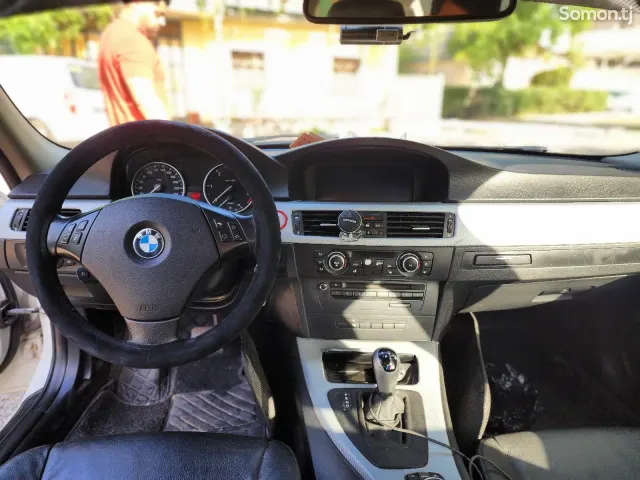 BMW 3 series 2010 · 2.0 AT