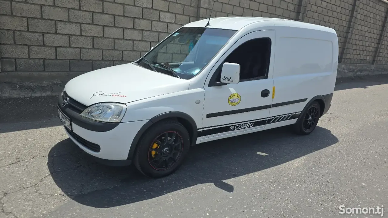 Opel Combo 2007 · 1.3 MT