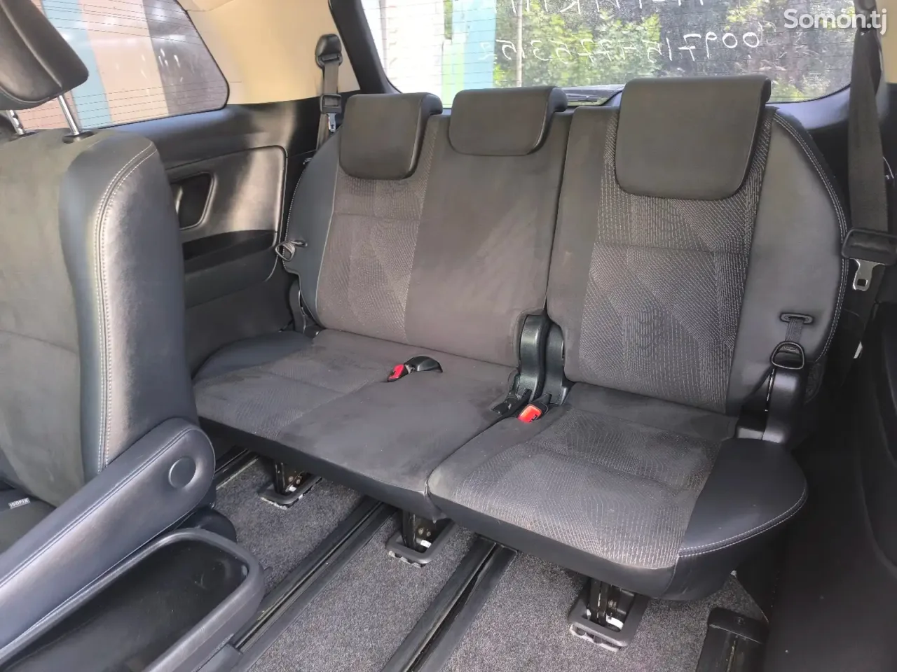 Toyota Estima 2015 · 2.4 AT