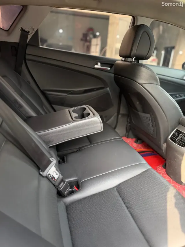 Hyundai Tucson 2016 · 1.6 AT