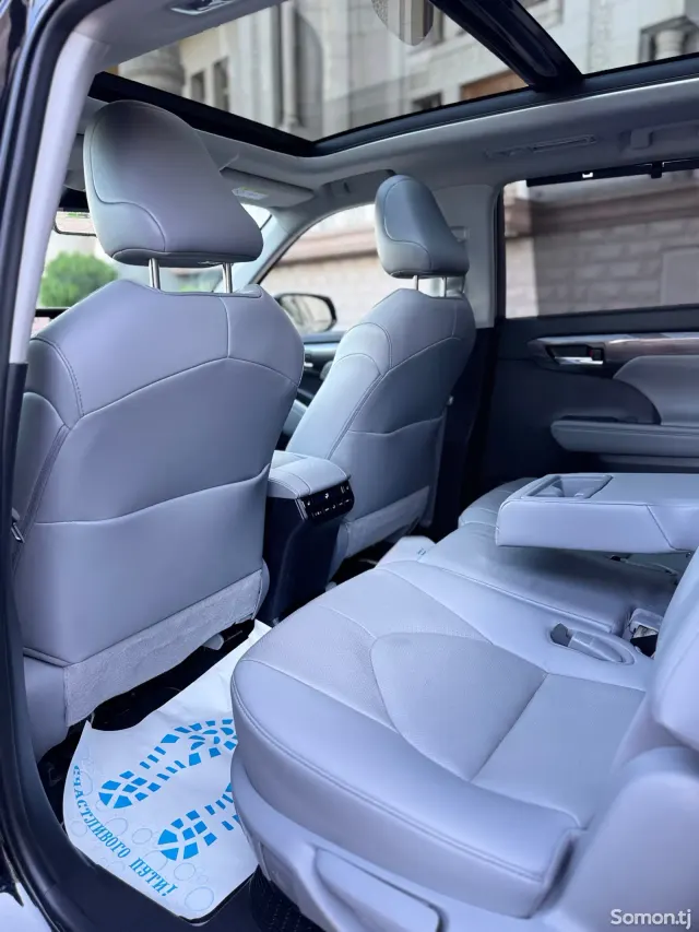 Toyota Highlander 2021 · 2.5 AT