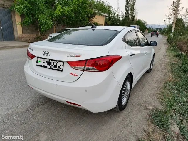 Hyundai Avante 2011 · 1.6 AT