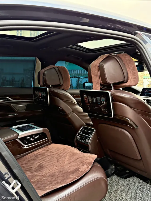BMW 7 series 2017 · 3.0 AT