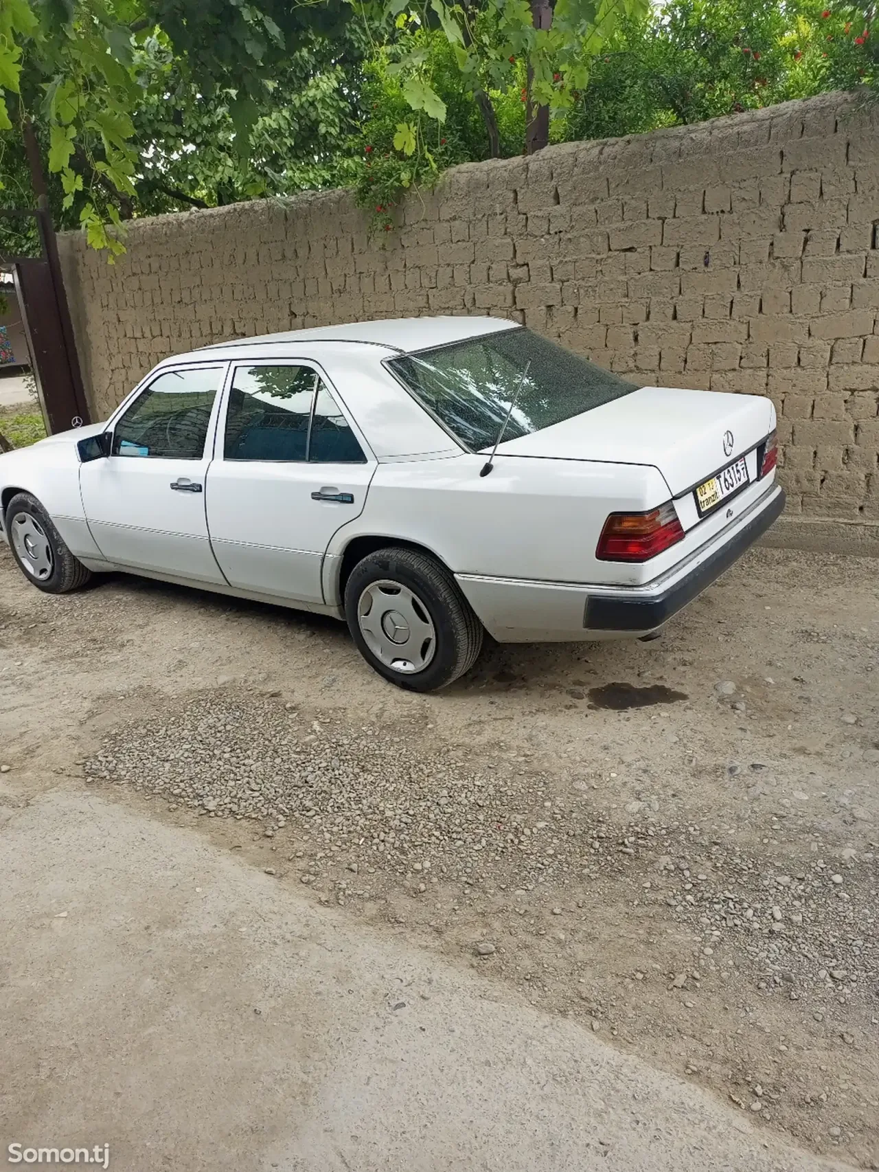 Mercedes-Benz W124 1992 · 2.5 AT