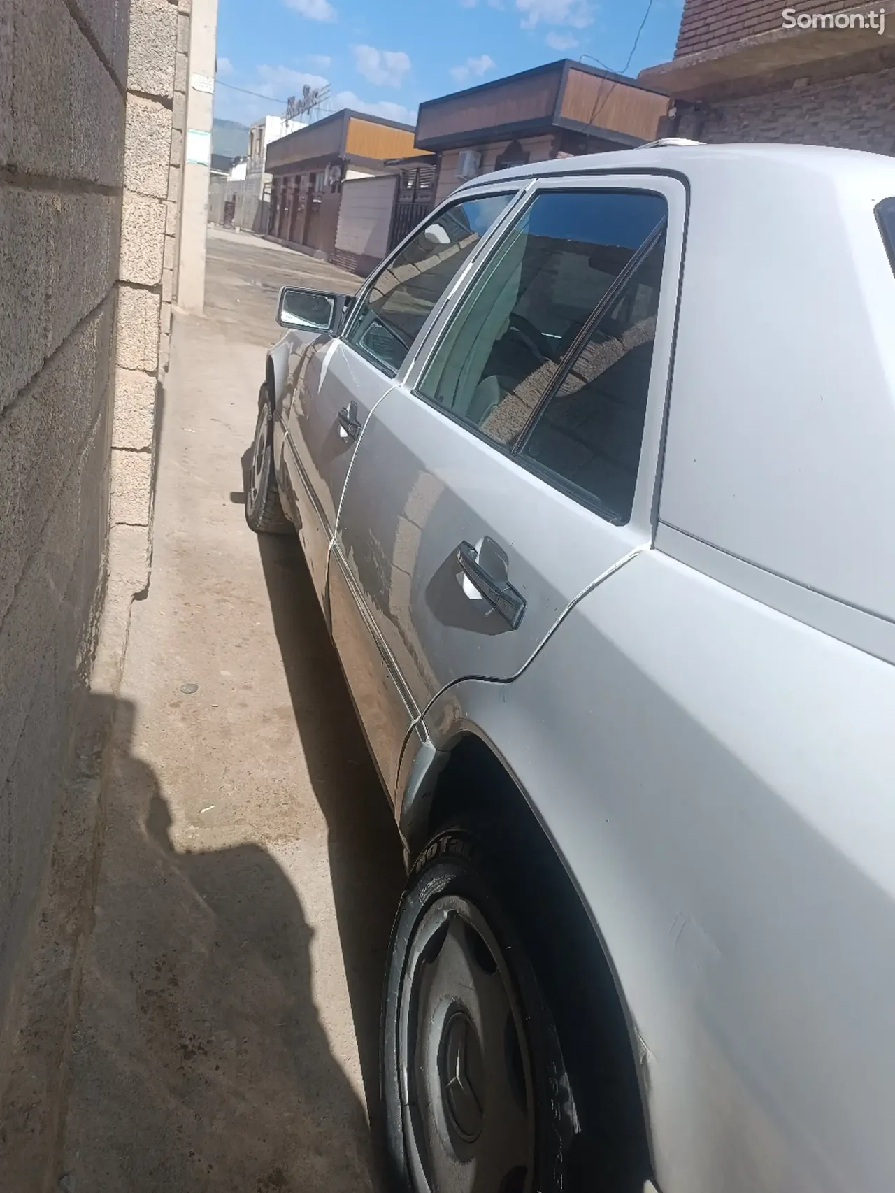 Mercedes-Benz W124 1992 · 2.0 MT