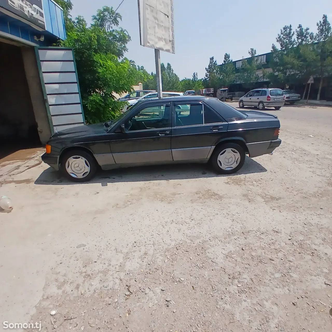 Mercedes-Benz W201 1991 · 2.0 MT