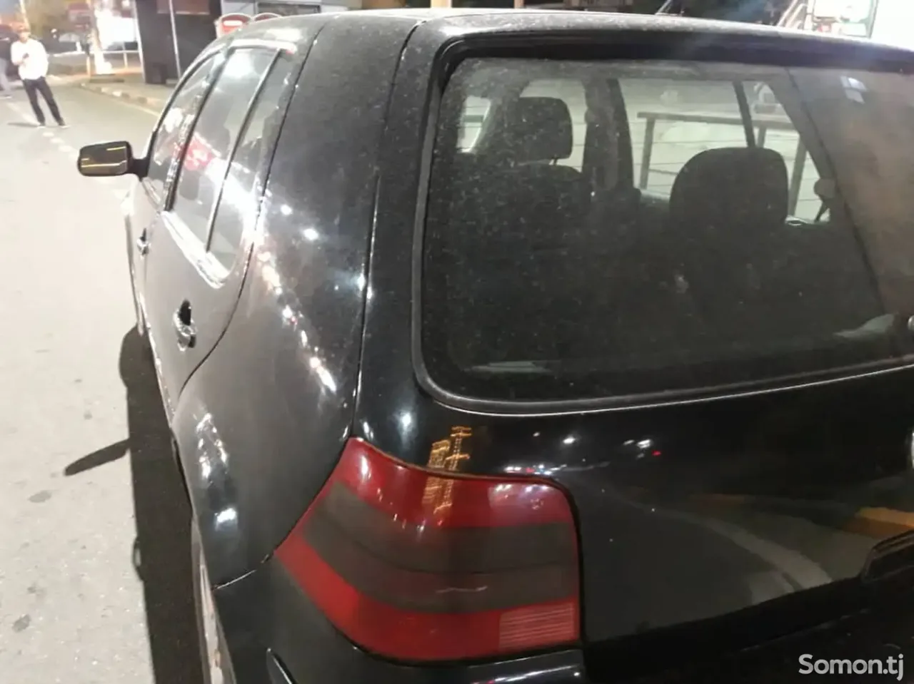 Volkswagen Golf 2002 · 1.6 MT