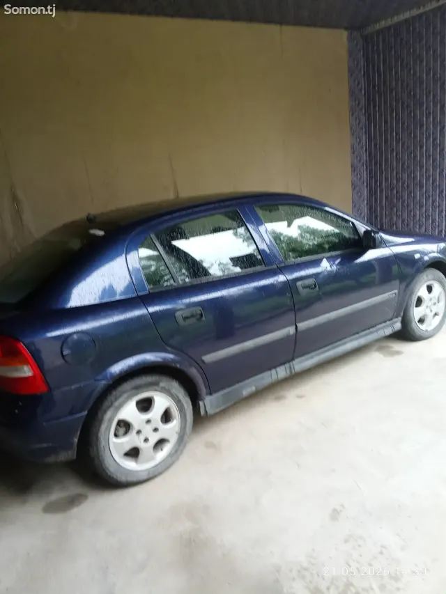 Opel Astra G 2000 · 0.6 MT