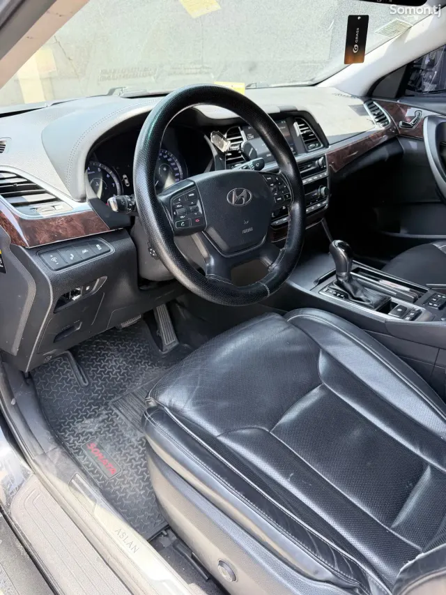 Hyundai Aslan 2014 · 3.0 AT