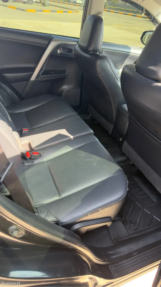 Toyota RAV 4 2018 · 2.5 AT