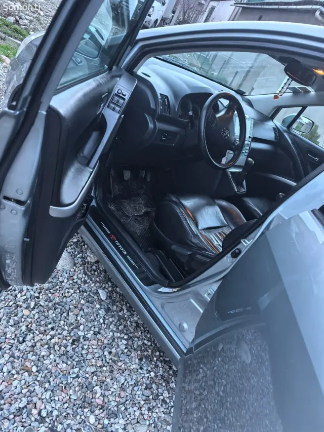 Toyota Verso 2009 · 1.8 MT