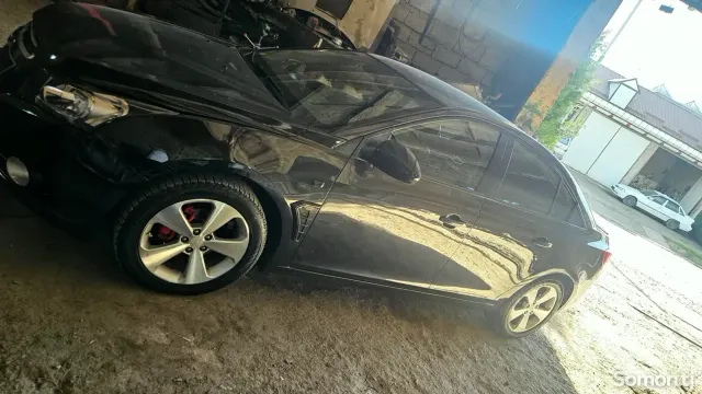 Chevrolet Cruze 2011 · 1.8 AT