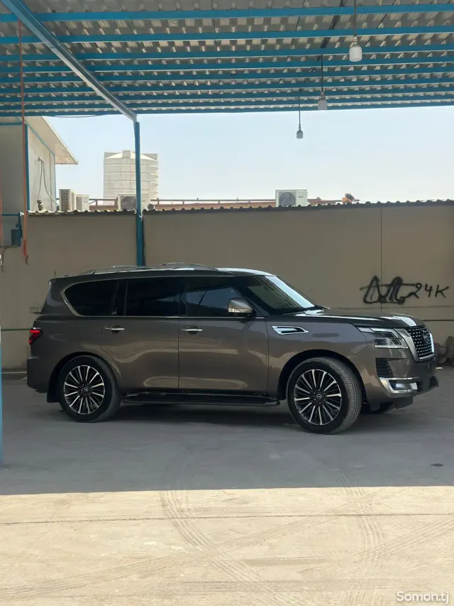 Nissan Patrol 2015 · 5.6 AT