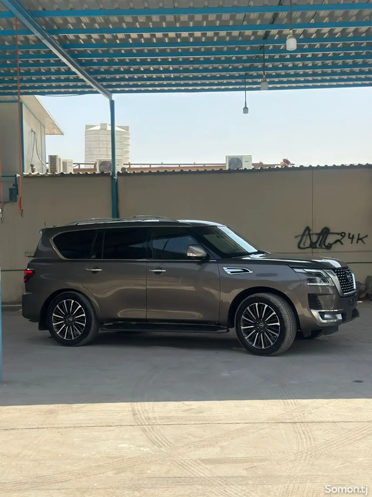 Nissan Patrol 2015 · 5.6 AT