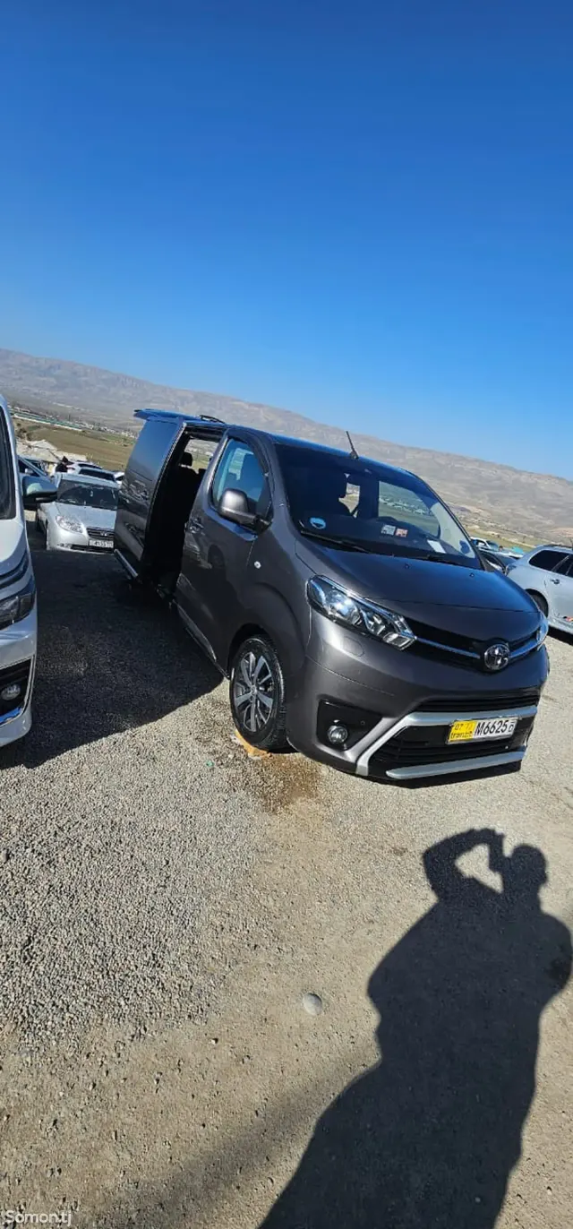 Toyota Verso 2017 · 2.0 MT