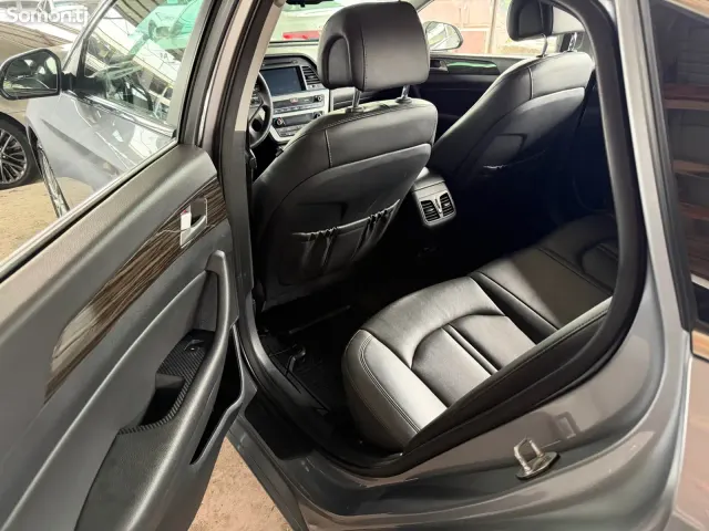 Hyundai Sonata 2014 · 2.4 AT