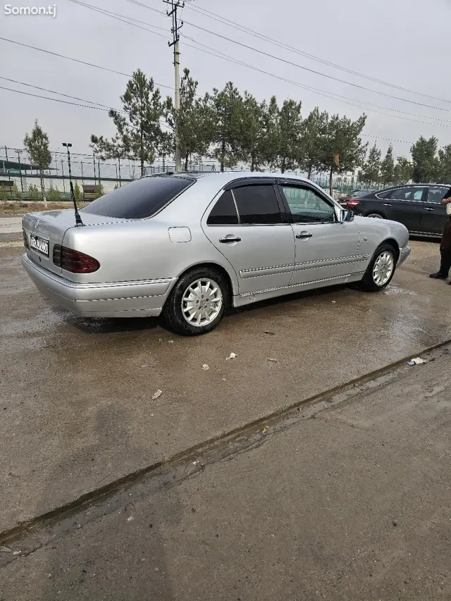 Mercedes-Benz E class 1999 · 2.0 MT