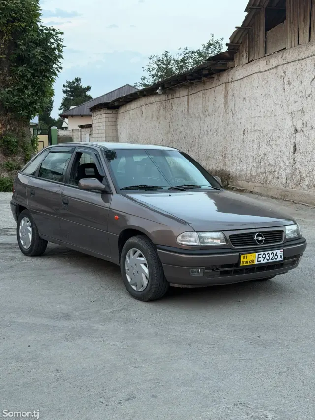 Opel Astra F 1998 · 1.6 MT