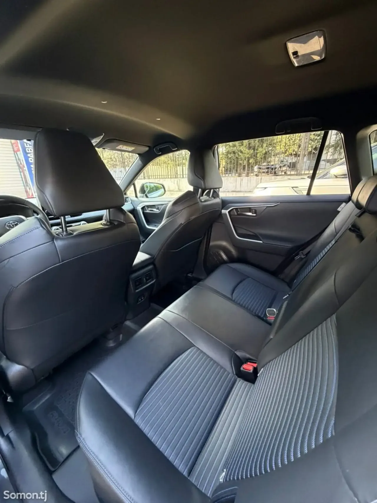 Toyota RAV 4 2021 · 2.5 AT