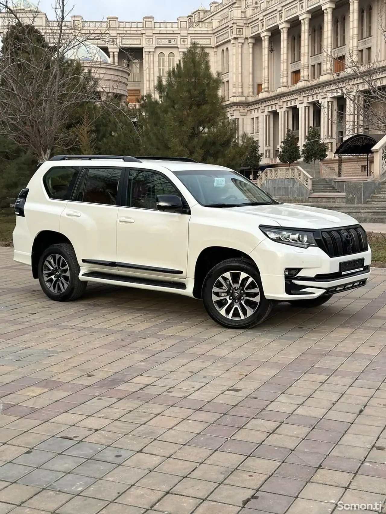 Toyota Land Cruiser Prado 2023 · 4.0 AT