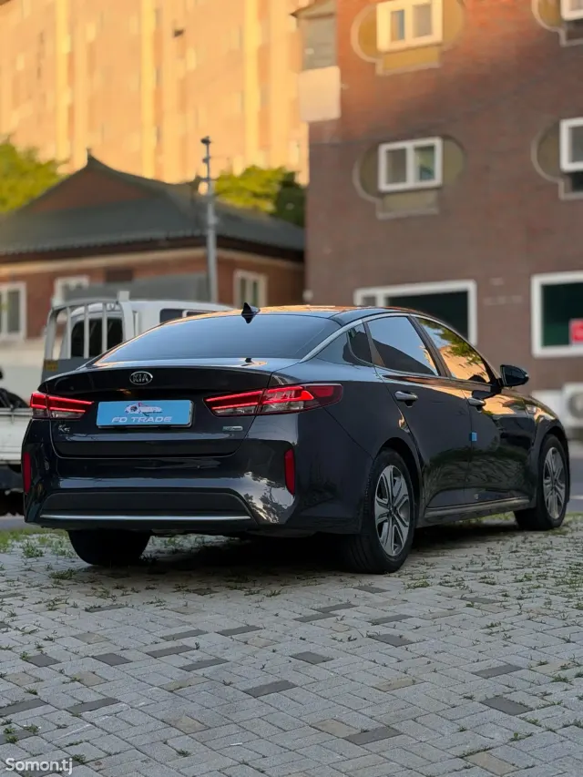 Kia K5 2015 · 2.0 AT