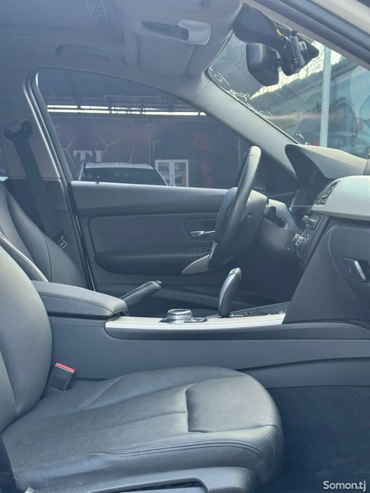 BMW 3 series 2016 · 2.0 AT