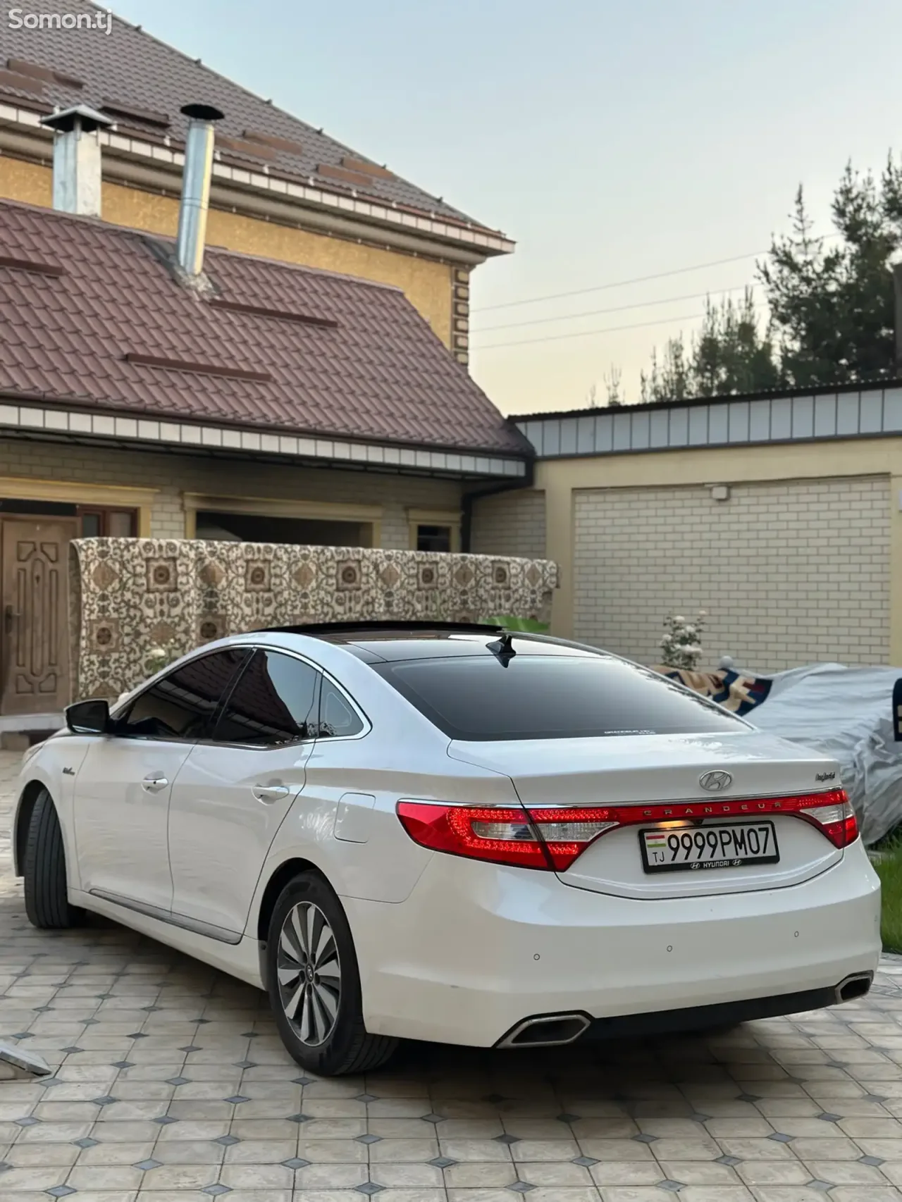 Hyundai Grandeur 2015 · 2.4 AT