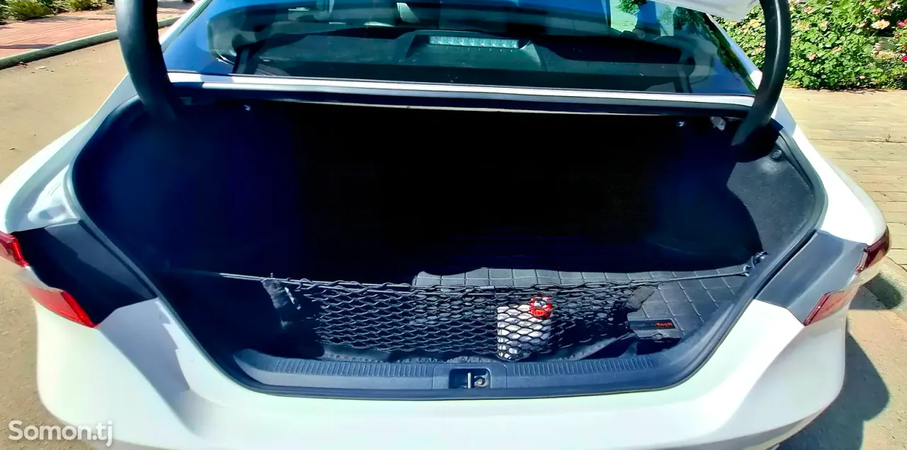 Toyota Camry 2020 · 2.5 AT