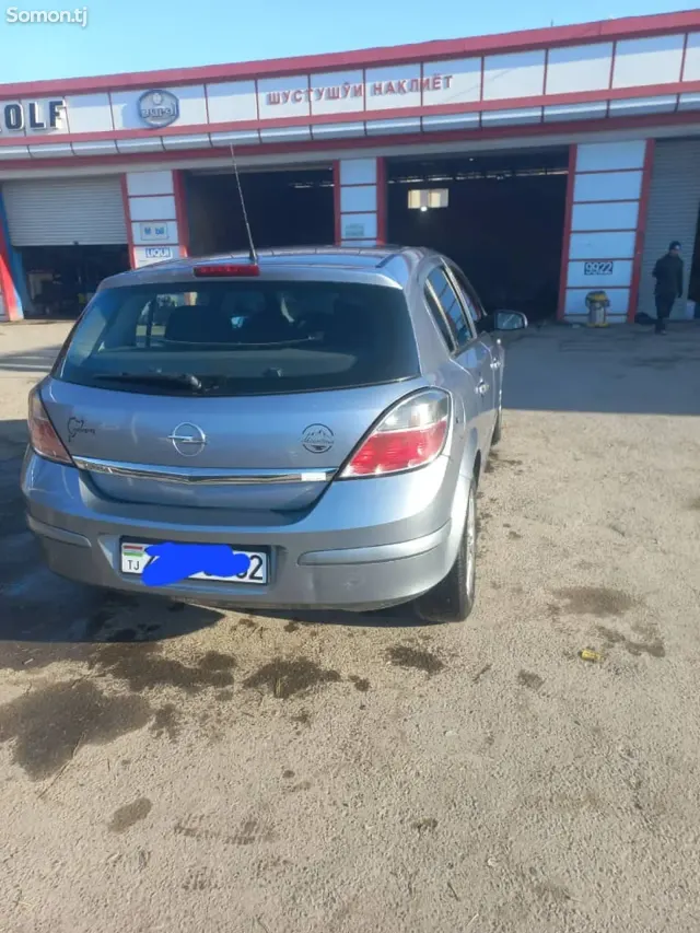 Opel Astra H 2009 · 1.6 MT