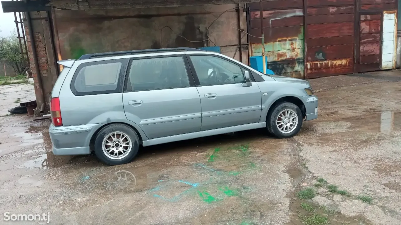 Mitsubishi Space Wagon 2003 · 2.4 AT
