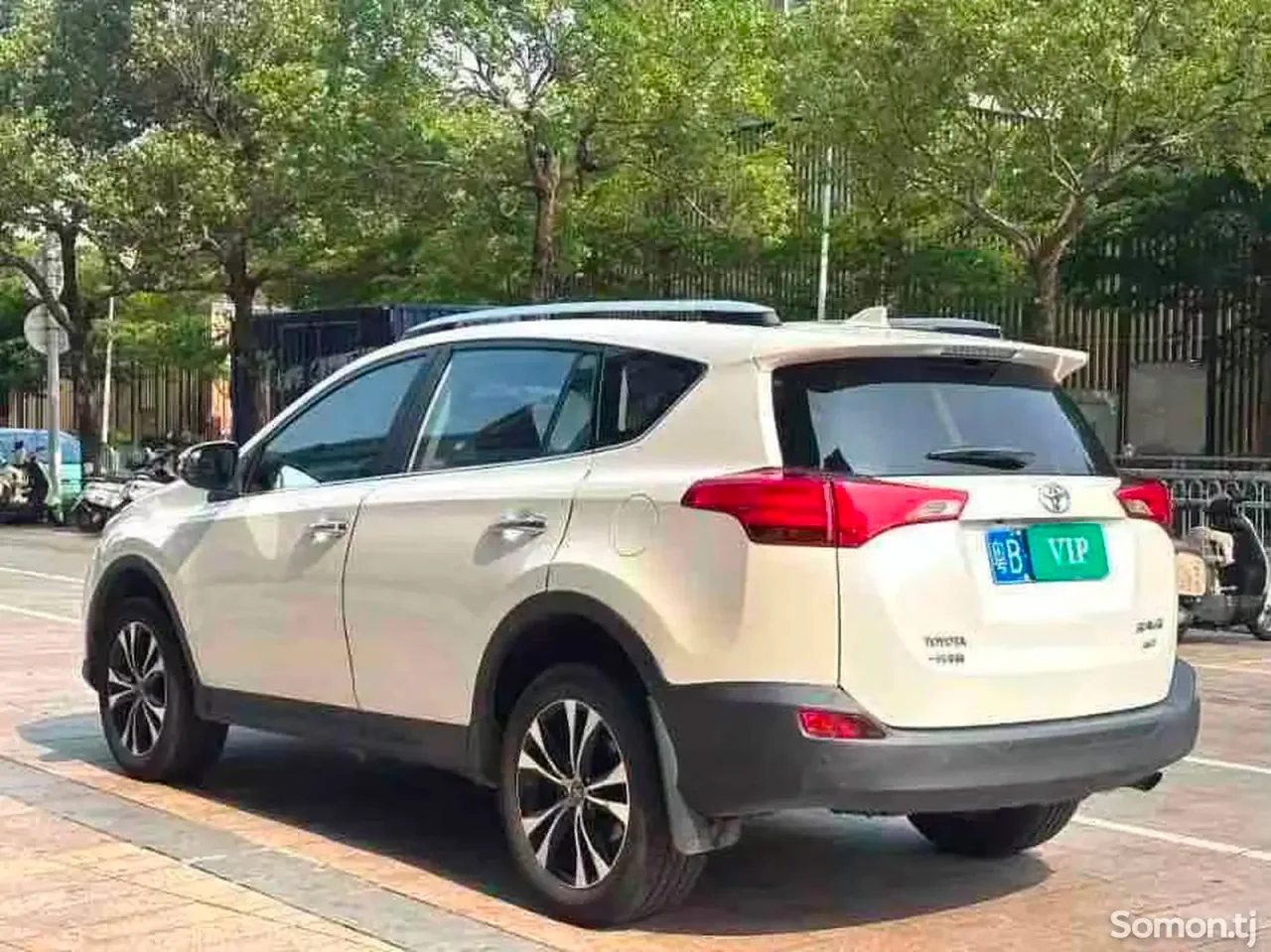 Toyota RAV 4 2015 · 2.5 AT