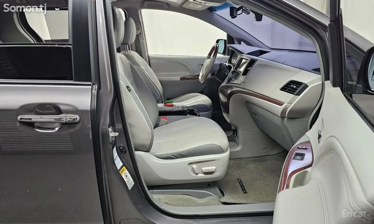 Toyota Sienna 2014 · 3.5 AT