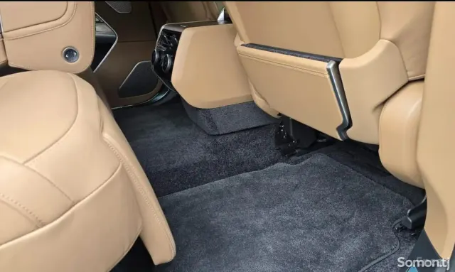 Land Rover Vogue 2025 · 4.4 AT