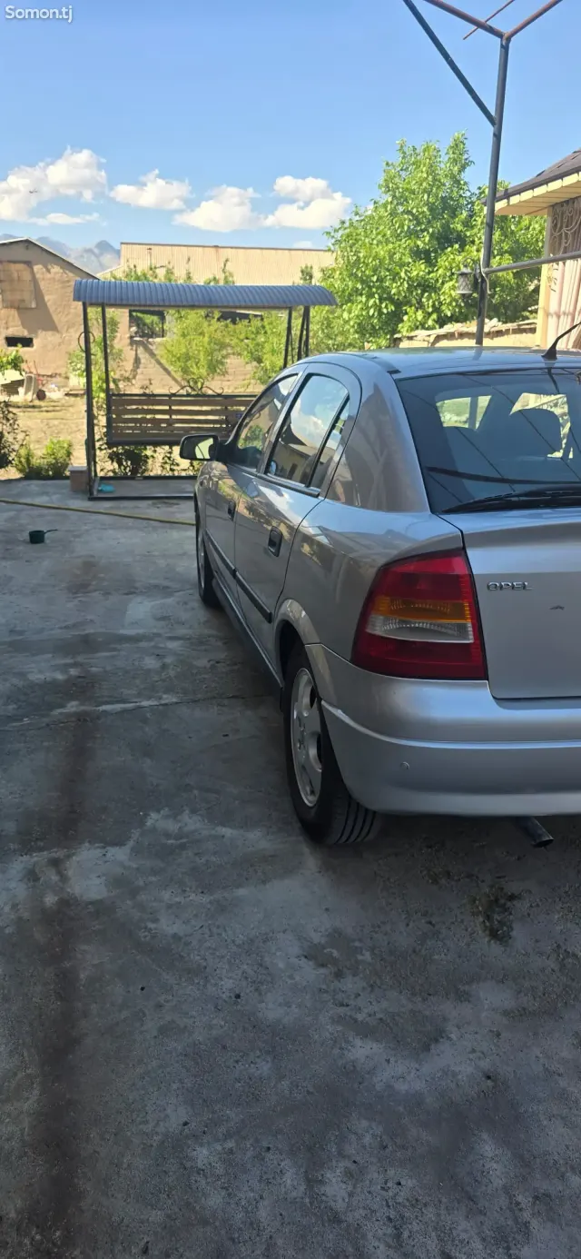 Opel Astra G 1999 · 1.6 MT