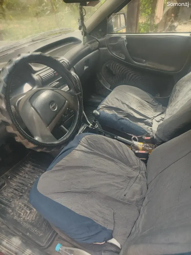 Opel Astra F 1993 · 1.6 MT