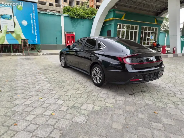 Hyundai Elantra 2021 · 2.0 AT
