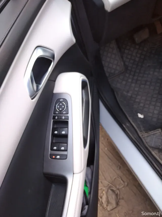 BYD Yuan Up 2025 · AT