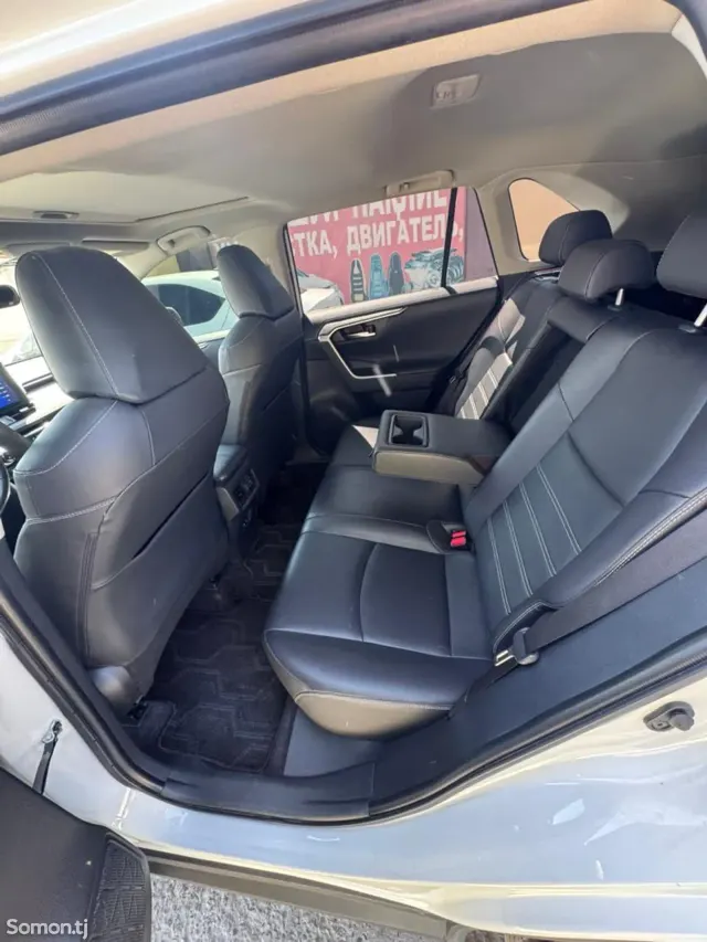 Toyota RAV 4 2021 · 2.0 AT