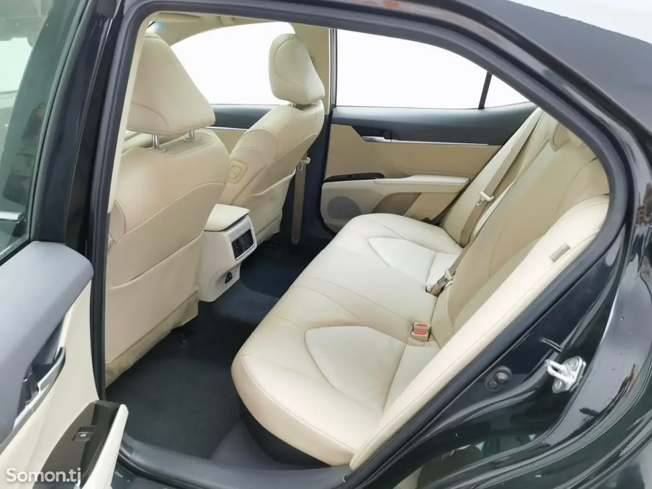 Toyota Camry 2019 · 2.5 AT
