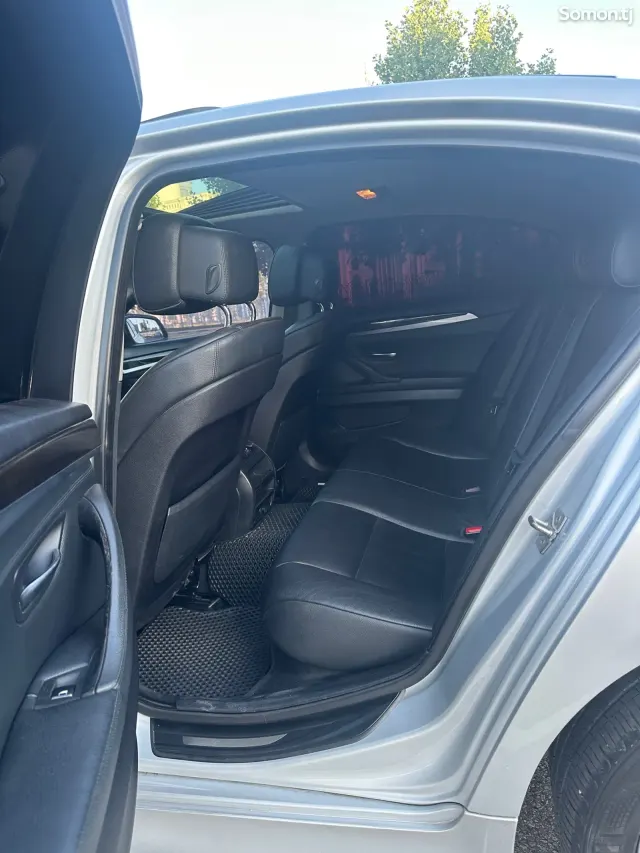 BMW M5 2011 · 2.8 AT