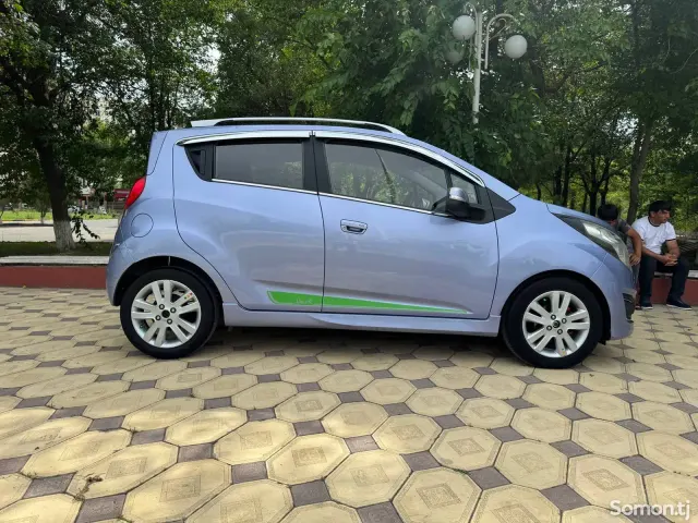 Chevrolet Spark 2015 · 1.1 AT