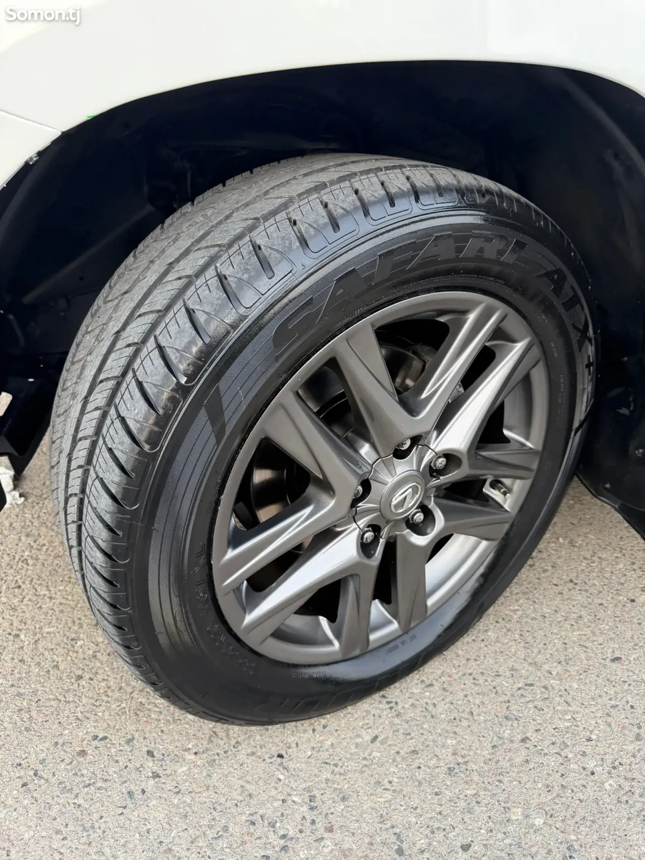 Lexus LX series 2013 · 5.7 AT