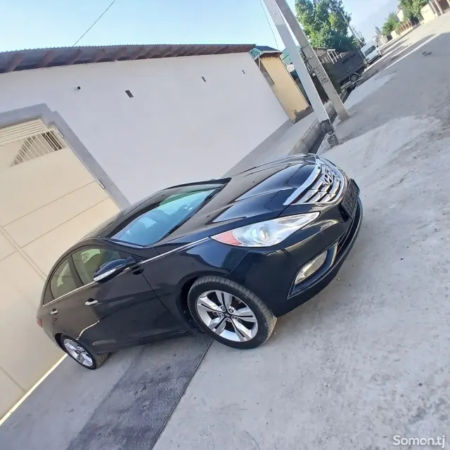 Hyundai Sonata 2011 · 2.0 AT