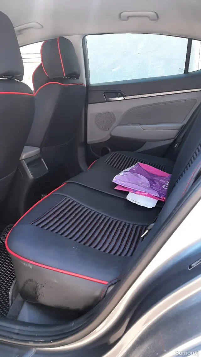 Hyundai Elantra 2018 · 2.0 AT