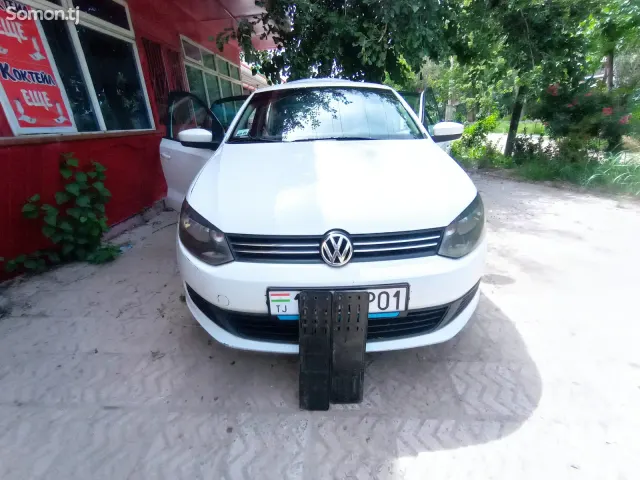 Volkswagen Polo 2014 · 1.6 MT